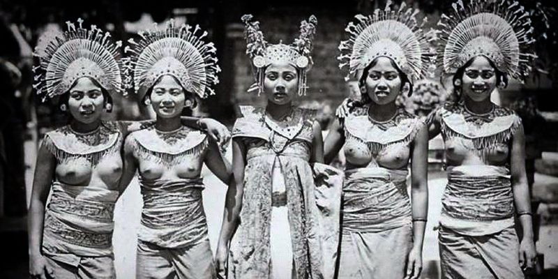 Seni dan budaya masa lampau saat ini menjadi unggulan Pariwisata Indonesia