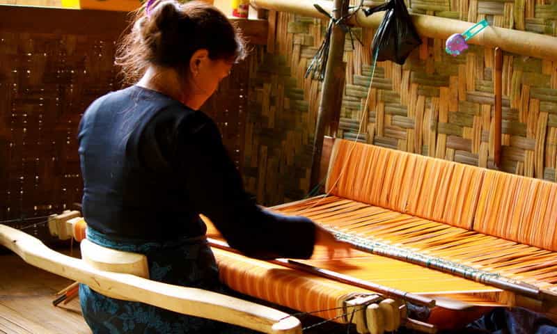 paket wisata suku baduy dalam menenun di banten